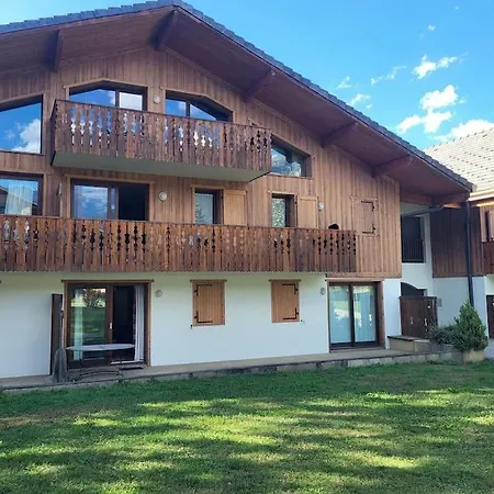 A1/2, 3 Bedroom Next To The Lift Apartment Samoens