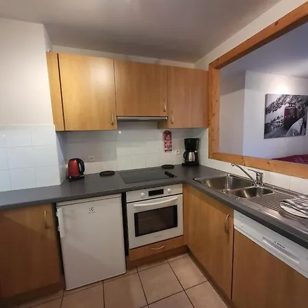 A1/2, 3 Bedroom Next To The Lift Apartment Samoens