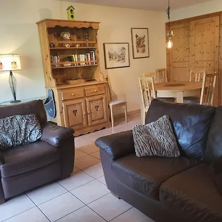 A1/2, 3 Bedroom Next To The Lift Apartment Samoens
