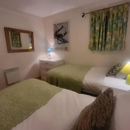 A1/2, 3 Bedroom Next To The Lift Apartment