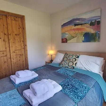 A1/2, 3 Bedroom Next To The Lift Apartment *