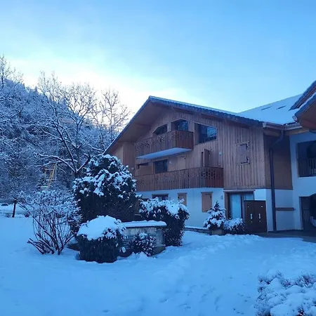 A1/2, 3 Bedroom Next To The Lift Apartment Samoens